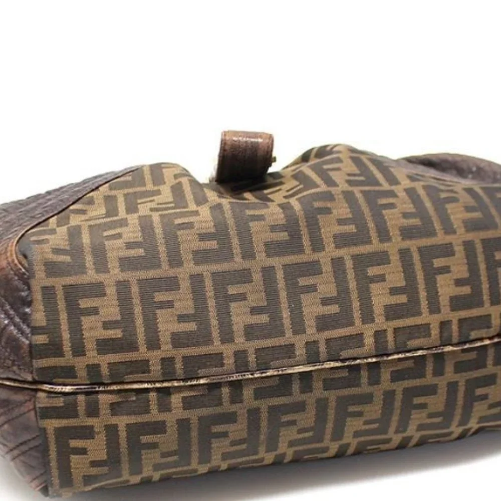 authentic FENDI Brown Leather Gold-plated Spy Shoulder Bag - Picture 3 of 16